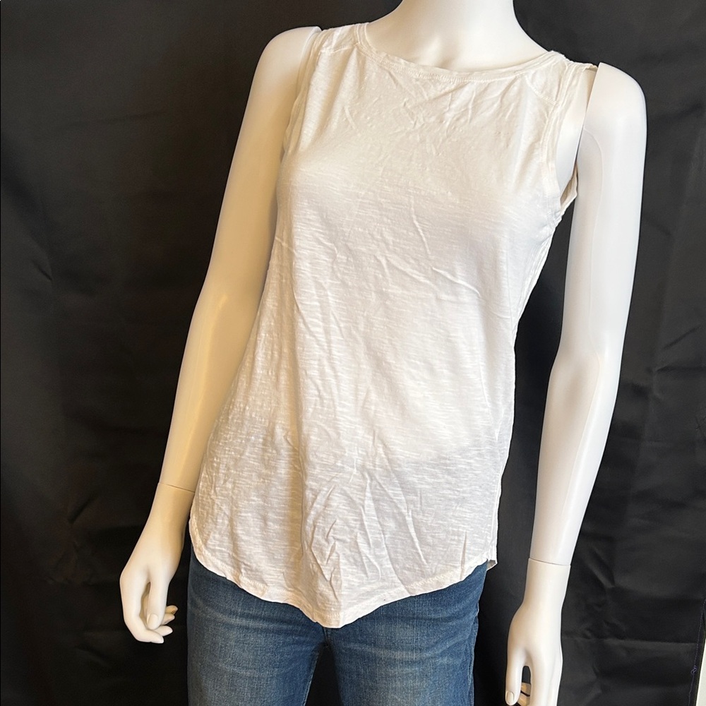 Chic White Sleeveless Tank Top